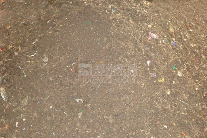 生活垃圾烘干機(jī)是鄭州東鼎針對(duì)人們?nèi)粘Ｉ钸^(guò)程中產(chǎn)生的垃圾固廢（其中包括樹(shù)枝、布料碎片、塑料、木塊、植物莖葉等）進(jìn)行處理利用開(kāi)發(fā)的一種專(zhuān)用烘干設(shè)備。