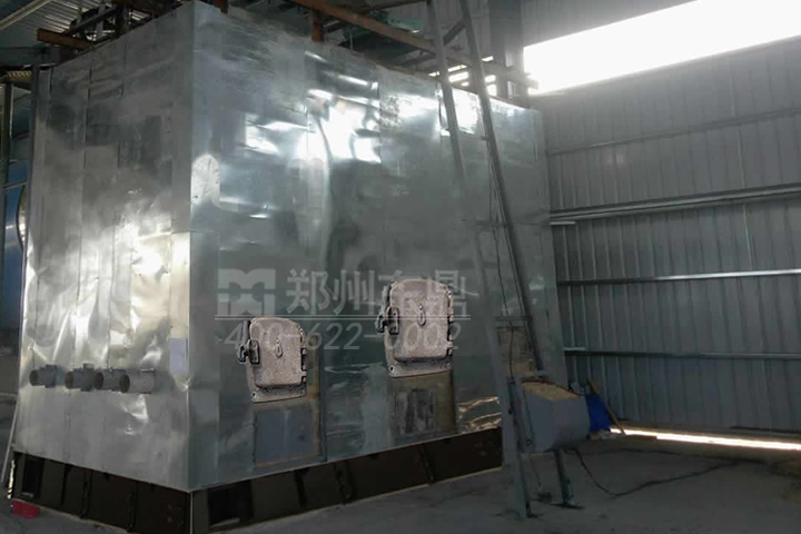 生物質(zhì)熱風(fēng)爐以綠色能源生物質(zhì)顆?；蛩樾?、木片為燃料，以空氣為介質(zhì)的新型高效換熱設(shè)備。