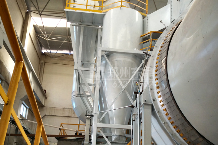 高效旋風除塵器是利用旋轉(zhuǎn)氣流所產(chǎn)生的離心力將塵粒從合塵氣流中分離出來的除塵裝置。旋風除塵器一般用于捕集5-15微米以上的顆粒．除塵效率可達80％以上，近年來經(jīng)改進后的特制旋風除